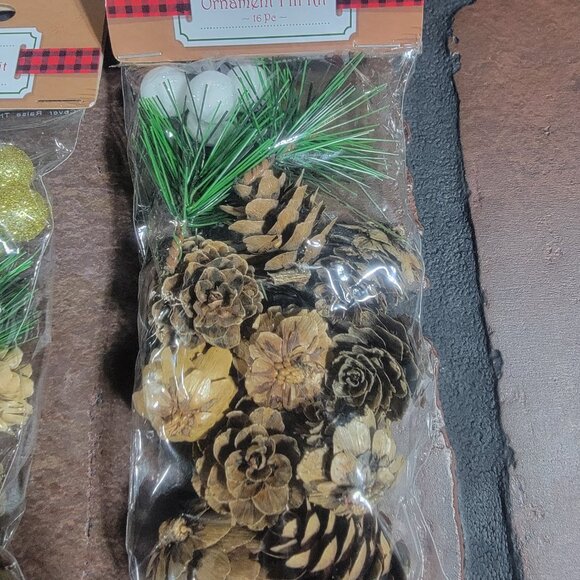 12 Ornament Craft Fill Kit ~ 16 pieces ea (192) Pinecones, Berries, Pine Branch - Picture 4 of 5
